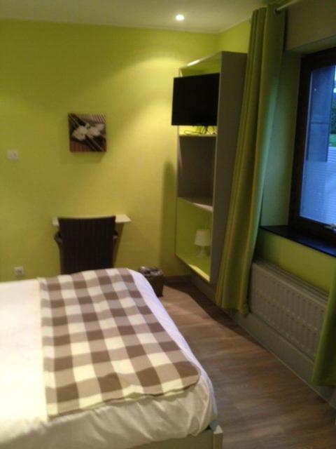Hotel Val De La Cascade Stavelot Esterno foto